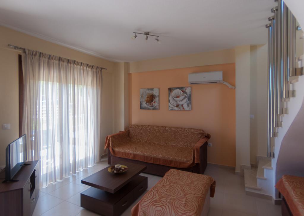 Ianthi Maisonettes Nea Roda Exterior photo