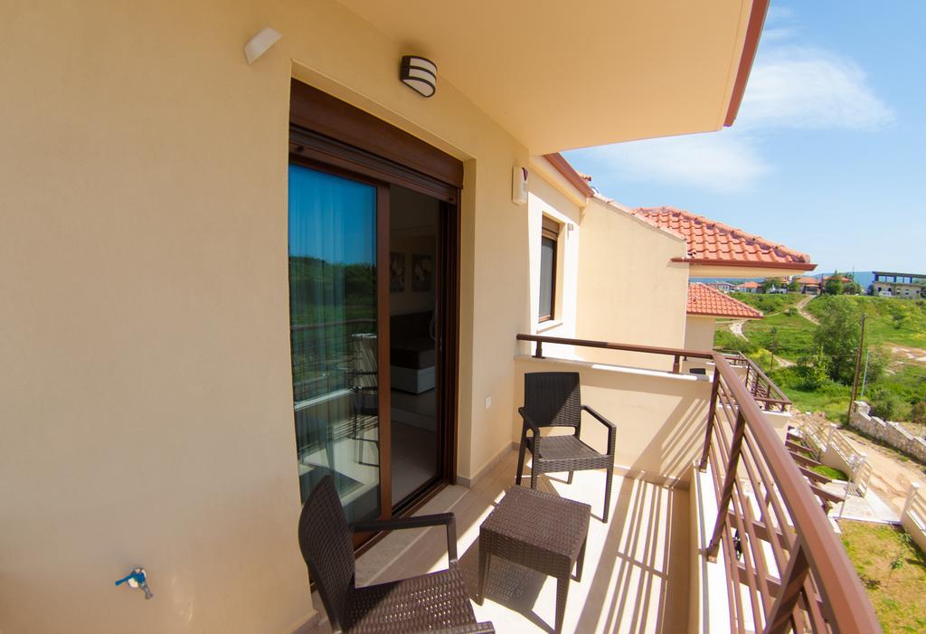 Ianthi Maisonettes Nea Roda Exterior photo