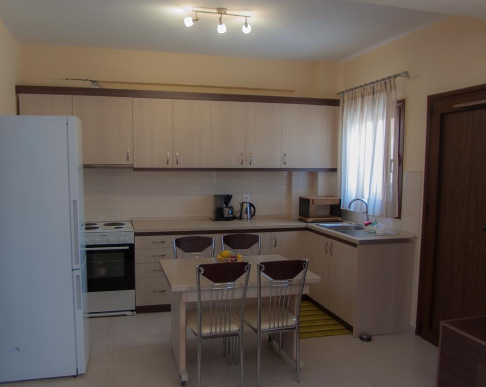 Ianthi Maisonettes Nea Roda Exterior photo